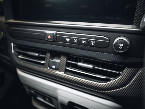 320 Limited P/V L2 H1 *MC EDITION* Panel Automatic Diesel