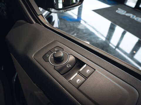 320 Limited P/V L2 H1 *MC EDITION* Panel Automatic Diesel