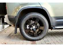 Land Rover Defender 110 2.0 SD4 First Edition Auto 4WD Euro 6 (s/s) 5dr - U139