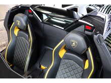 Lamborghini Aventador 6.5 V12 LP 740-4 S Roadster 2dr Petrol ISR 4WD Euro 6 (740 ps) - U155