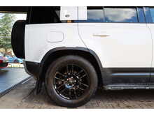 Land Rover Defender 110 2.0 SD4 S SUV 5dr Diesel Auto 4WD Euro 6 (s/s) (240 ps) - U162