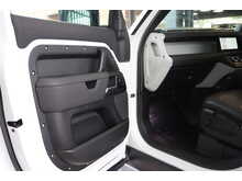 Land Rover Defender 110 2.0 SD4 S SUV 5dr Diesel Auto 4WD Euro 6 (s/s) (240 ps) - U162