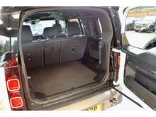 Land Rover Defender 110 3.0 D250 MHEV X-Dynamic SE SUV 5dr Diesel Auto 4WD Euro 6 (s/s) (250 ps) - U163