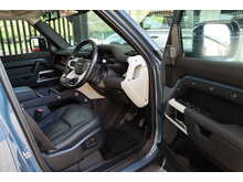 Land Rover Defender 110 3.0 D200 MHEV SE SUV 5dr Diesel Auto 4WD Euro 6 (s/s) (200 ps) - U165