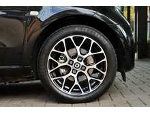 Smart fortwo 17.6kWh Prime Exclusive Cabriolet 2dr Electric Auto (22kW Charger) (82 ps) - U178
