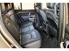 Land Rover Defender 110 3.0 D300 MHEV X-Dynamic HSE SUV 5dr Diesel Auto 4WD Euro 6 (s/s) (300 ps) - U195