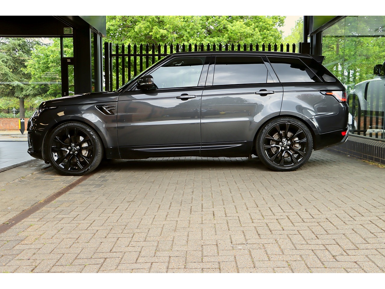 2022 Land Rover Range Rover Sport thumbnail 9