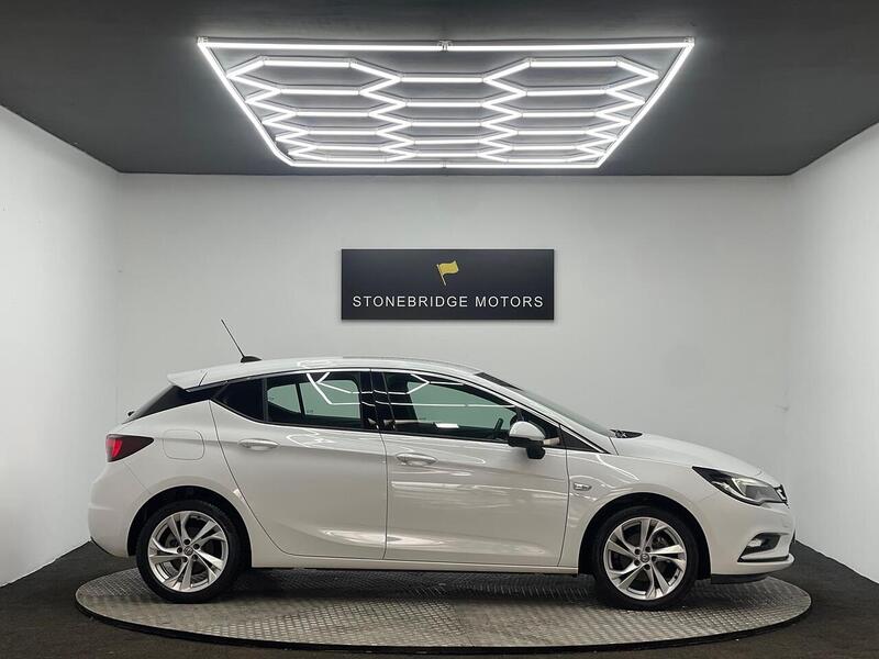 Vauxhall Astra 1.4i Turbo SRi Nav Euro 6 (s/s) 5dr - U142