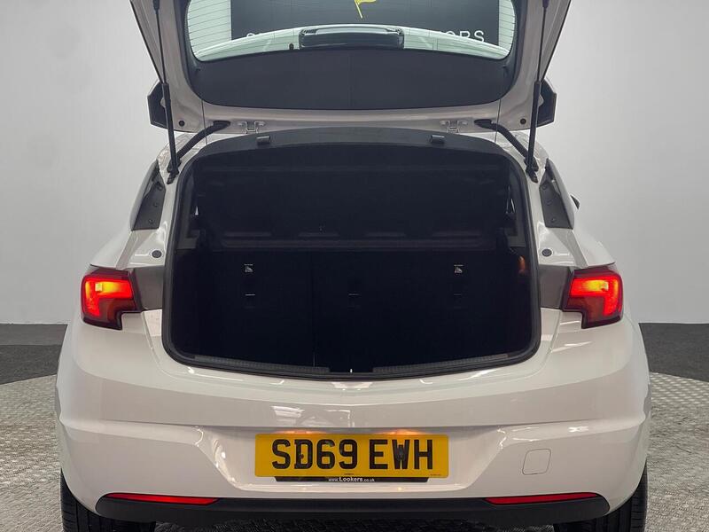 Vauxhall Astra 1.4i Turbo SRi Nav Euro 6 (s/s) 5dr - U142