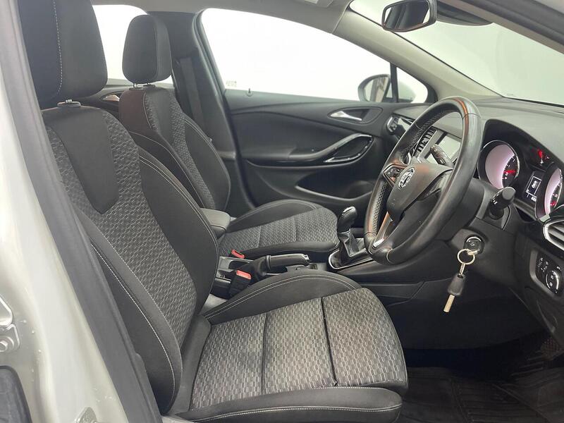 Vauxhall Astra 1.4i Turbo SRi Nav Euro 6 (s/s) 5dr - U142
