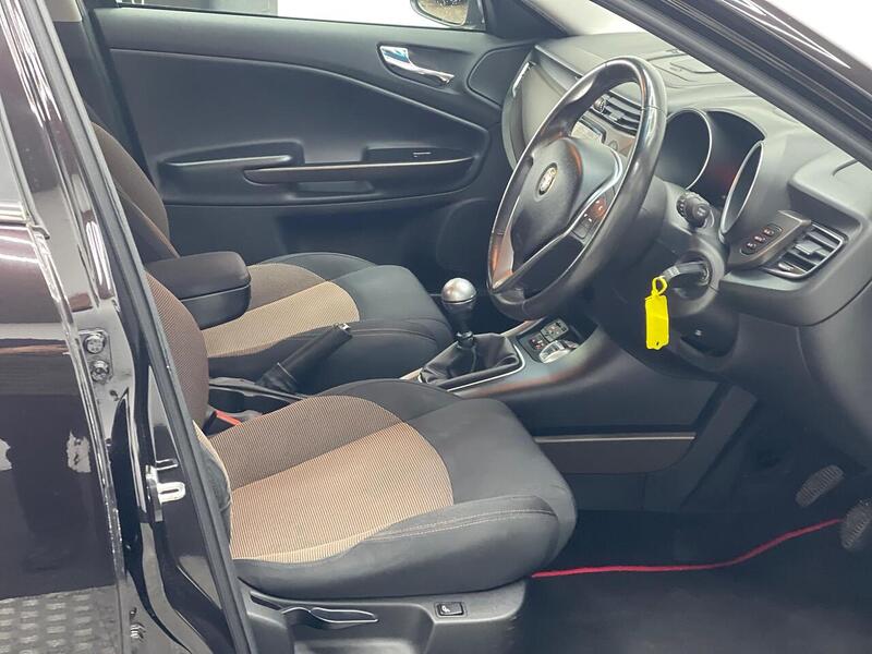 Alfa Romeo Giulietta 2.0 JTDM-2 Business Edition Euro 5 (s/s) 5dr - U152