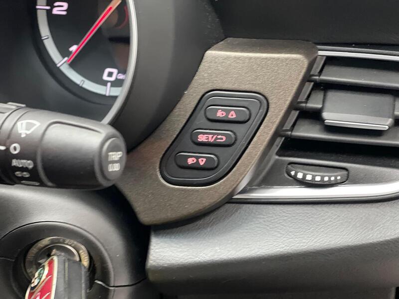 Alfa Romeo Giulietta 2.0 JTDM-2 Business Edition Euro 5 (s/s) 5dr - U152