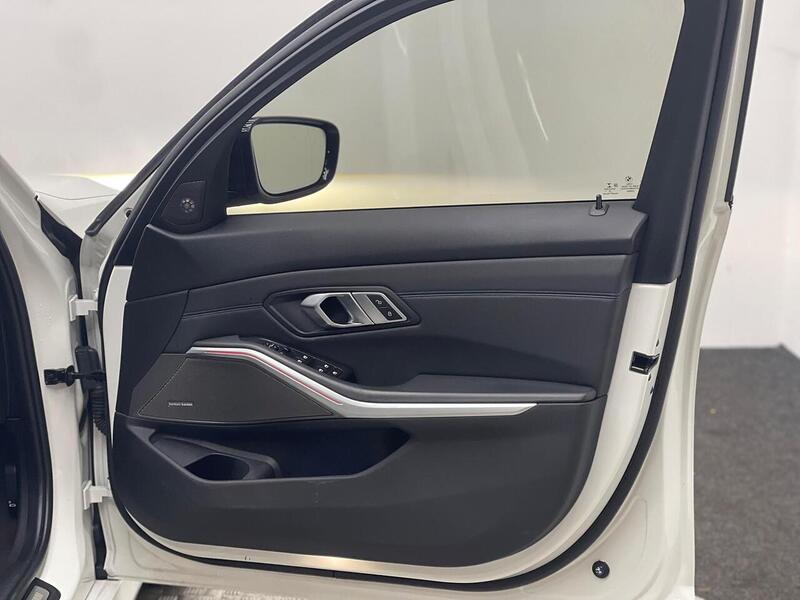 BMW 3 Series 2.0 320d M Sport Auto xDrive Euro 6 (s/s) 4dr - U156