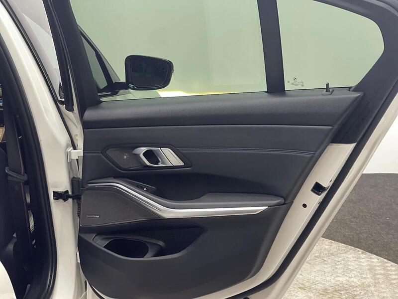 BMW 3 Series 2.0 320d M Sport Auto xDrive Euro 6 (s/s) 4dr - U156