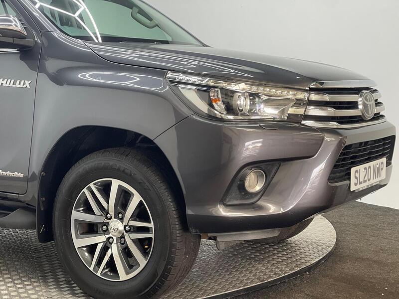 Toyota Hilux 2.4 D-4D Invincible 4WD Euro 6 (s/s) 4dr (TSS) - U183