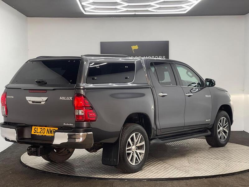 Toyota Hilux 2.4 D-4D Invincible 4WD Euro 6 (s/s) 4dr (TSS) - U183