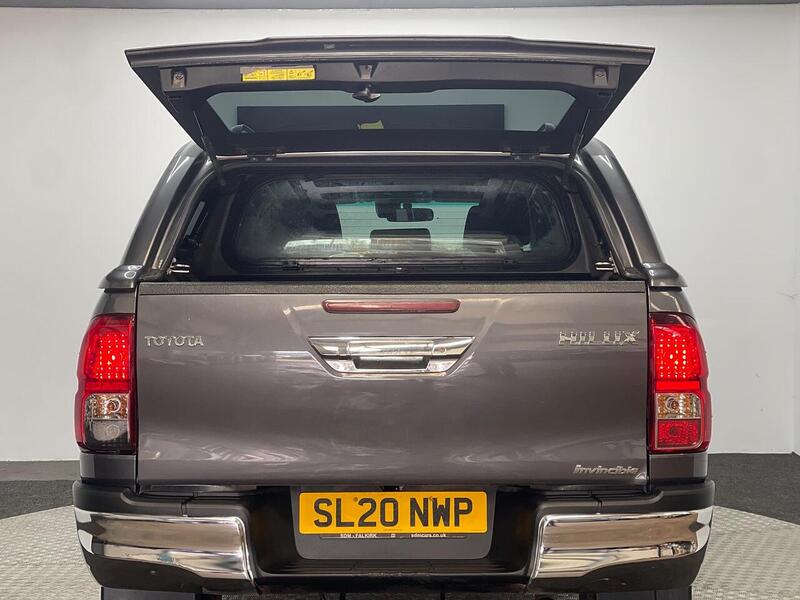 Toyota Hilux 2.4 D-4D Invincible 4WD Euro 6 (s/s) 4dr (TSS) - U183