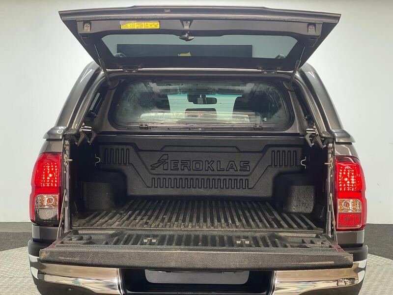 Toyota Hilux 2.4 D-4D Invincible 4WD Euro 6 (s/s) 4dr (TSS) - U183