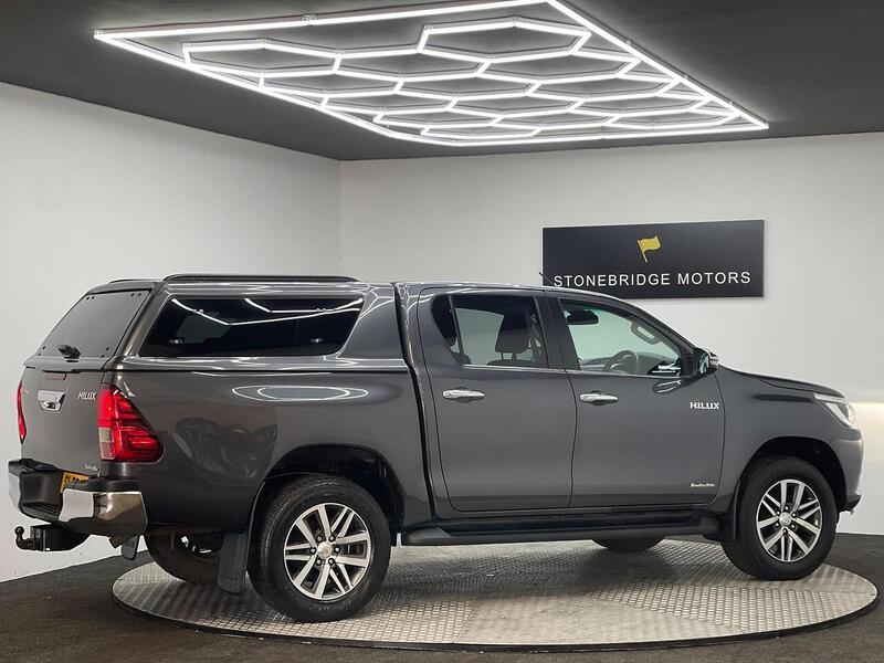 Toyota Hilux 2.4 D-4D Invincible 4WD Euro 6 (s/s) 4dr (TSS) - U183