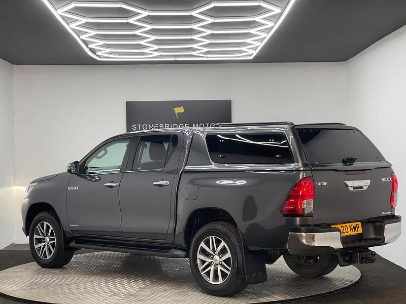 Toyota Hilux 2.4 D-4D Invincible 4WD Euro 6 (s/s) 4dr (TSS) - U183