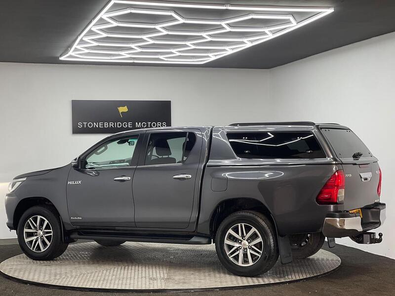 Toyota Hilux 2.4 D-4D Invincible 4WD Euro 6 (s/s) 4dr (TSS) - U183