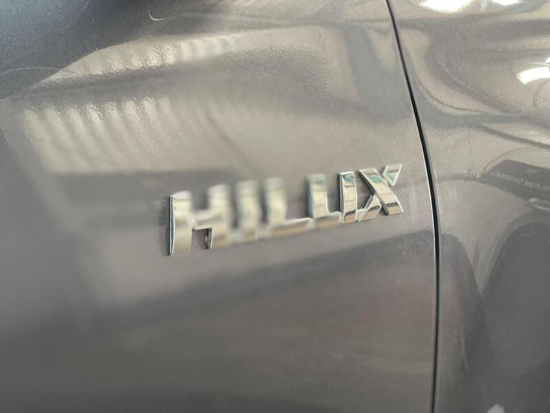 Toyota Hilux 2.4 D-4D Invincible 4WD Euro 6 (s/s) 4dr (TSS) - U183