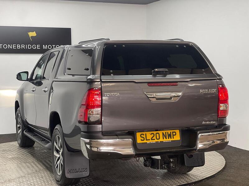 Toyota Hilux 2.4 D-4D Invincible 4WD Euro 6 (s/s) 4dr (TSS) - U183
