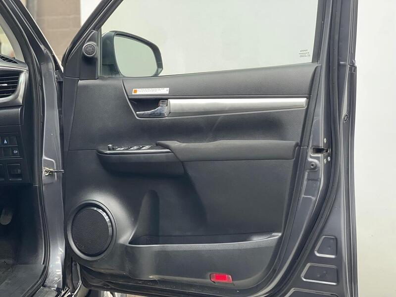 Toyota Hilux 2.4 D-4D Invincible 4WD Euro 6 (s/s) 4dr (TSS) - U183