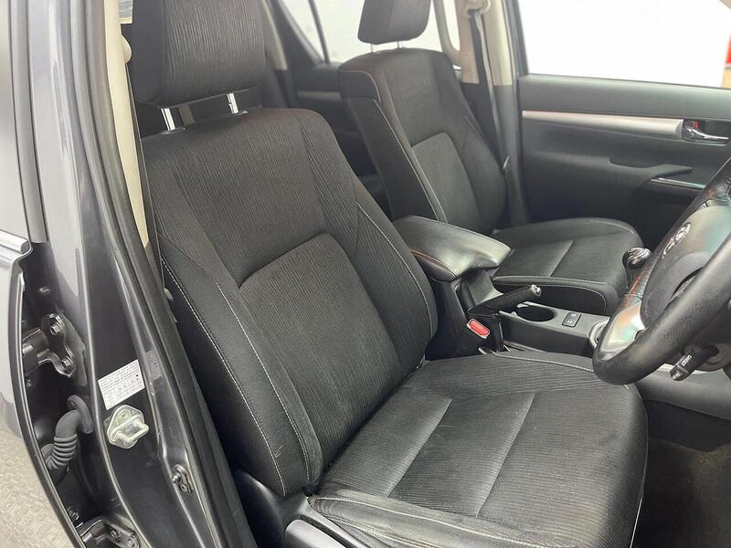 Toyota Hilux 2.4 D-4D Invincible 4WD Euro 6 (s/s) 4dr (TSS) - U183