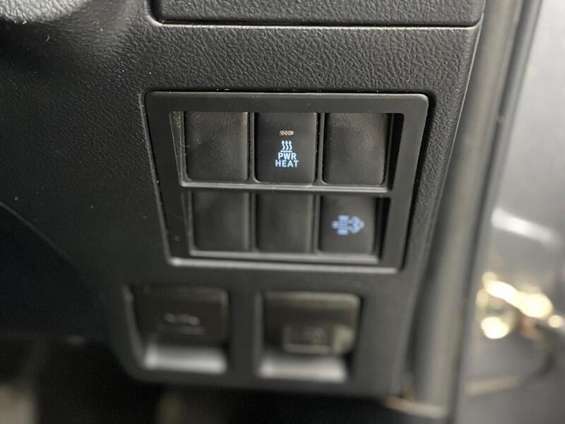 Toyota Hilux 2.4 D-4D Invincible 4WD Euro 6 (s/s) 4dr (TSS) - U183