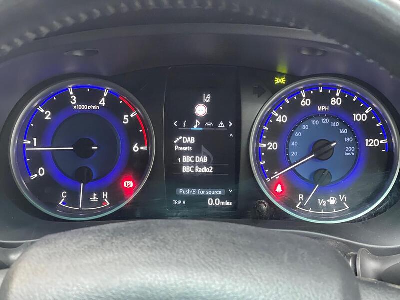 Toyota Hilux 2.4 D-4D Invincible 4WD Euro 6 (s/s) 4dr (TSS) - U183