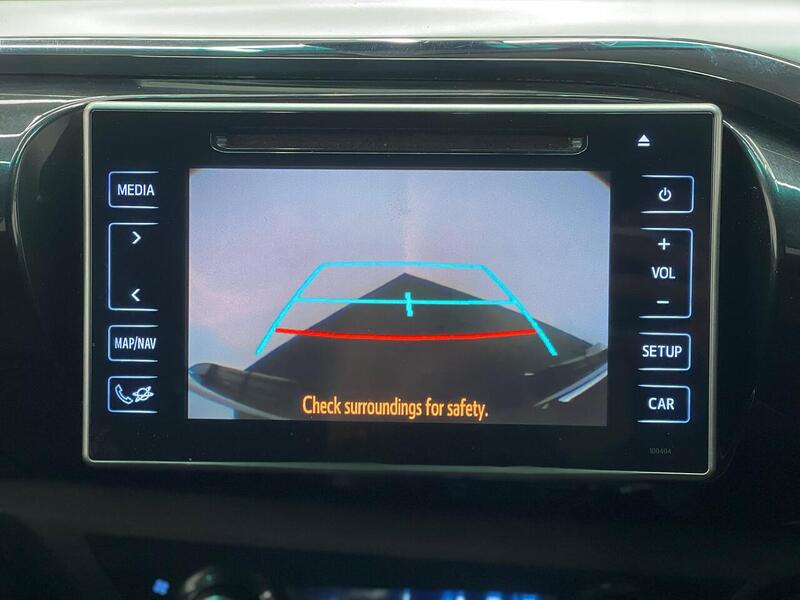 Toyota Hilux 2.4 D-4D Invincible 4WD Euro 6 (s/s) 4dr (TSS) - U183