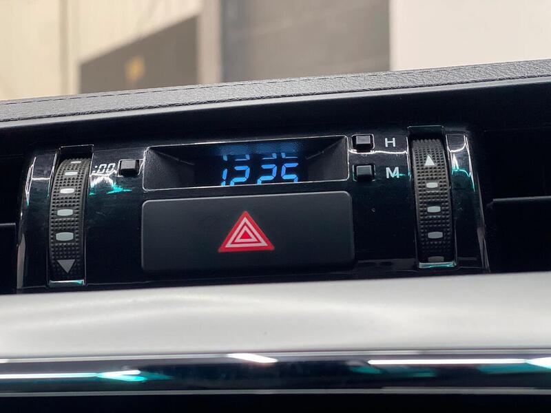 Toyota Hilux 2.4 D-4D Invincible 4WD Euro 6 (s/s) 4dr (TSS) - U183