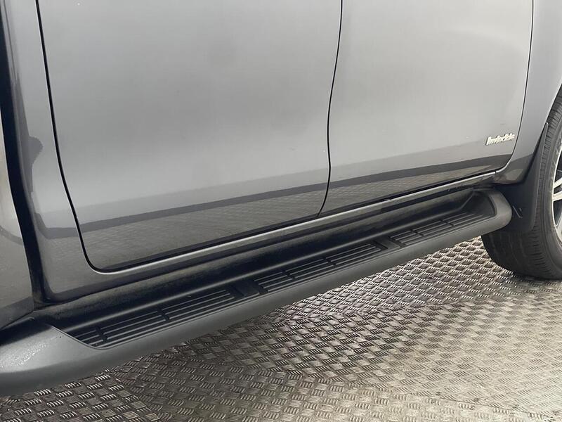 Toyota Hilux 2.4 D-4D Invincible 4WD Euro 6 (s/s) 4dr (TSS) - U183