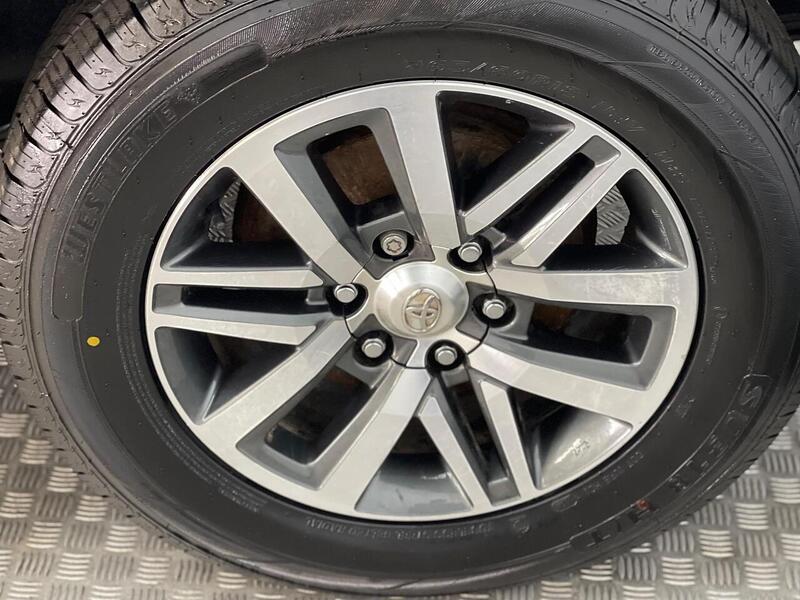 Toyota Hilux 2.4 D-4D Invincible 4WD Euro 6 (s/s) 4dr (TSS) - U183