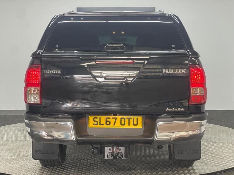 Toyota Hilux 2.4 D-4D Invincible 4WD Euro 6 (s/s) 4dr (TSS, 3.5t) - U186