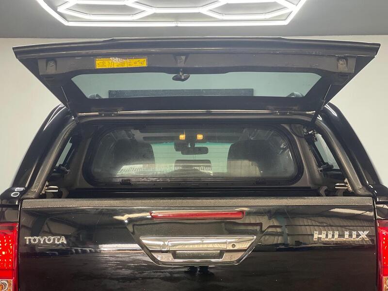 Toyota Hilux 2.4 D-4D Invincible 4WD Euro 6 (s/s) 4dr (TSS, 3.5t) - U186