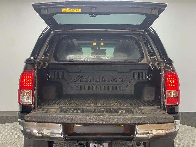 Toyota Hilux 2.4 D-4D Invincible 4WD Euro 6 (s/s) 4dr (TSS, 3.5t) - U186