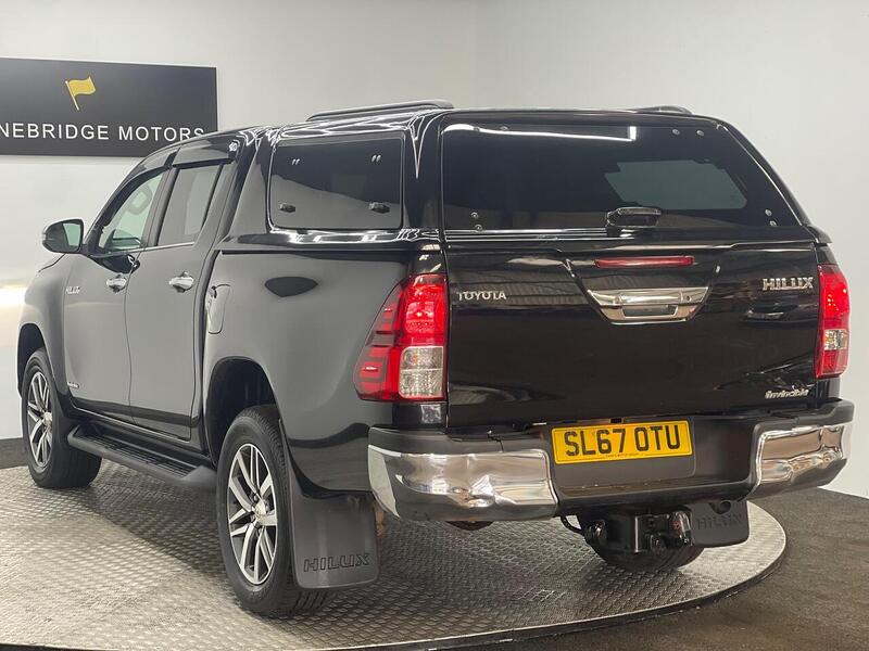 Toyota Hilux 2.4 D-4D Invincible 4WD Euro 6 (s/s) 4dr (TSS, 3.5t) - U186
