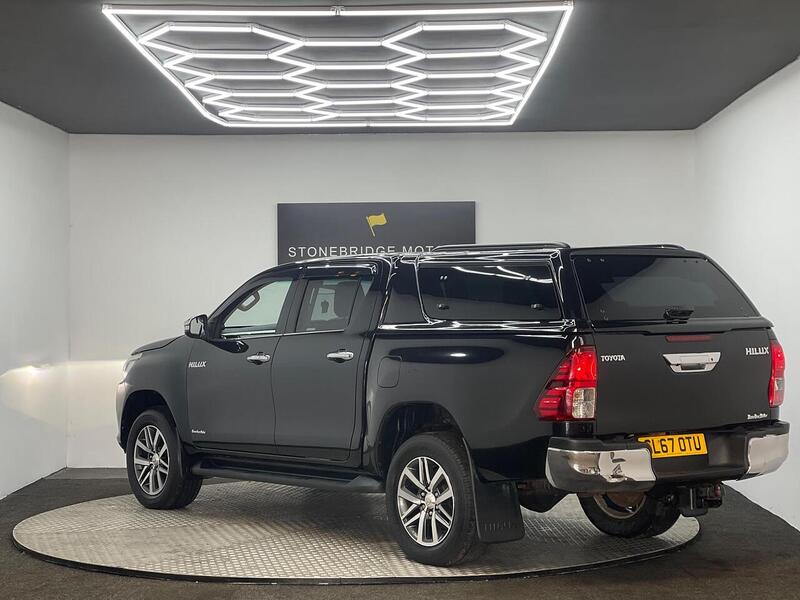 Toyota Hilux 2.4 D-4D Invincible 4WD Euro 6 (s/s) 4dr (TSS, 3.5t) - U186