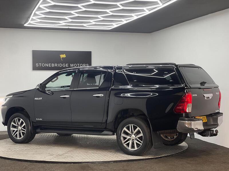 Toyota Hilux 2.4 D-4D Invincible 4WD Euro 6 (s/s) 4dr (TSS, 3.5t) - U186