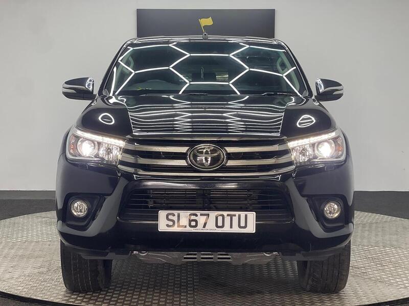 Toyota Hilux 2.4 D-4D Invincible 4WD Euro 6 (s/s) 4dr (TSS, 3.5t) - U186