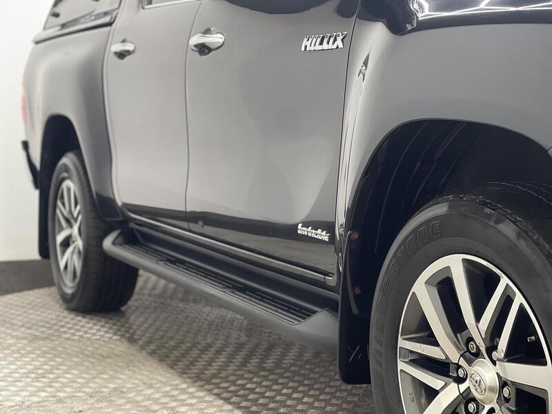 Toyota Hilux 2.4 D-4D Invincible 4WD Euro 6 (s/s) 4dr (TSS, 3.5t) - U186