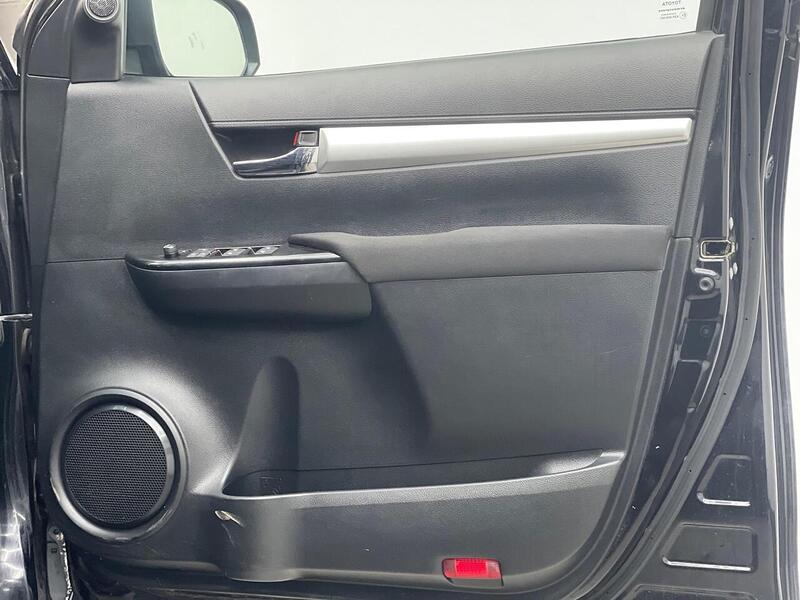 Toyota Hilux 2.4 D-4D Invincible 4WD Euro 6 (s/s) 4dr (TSS, 3.5t) - U186