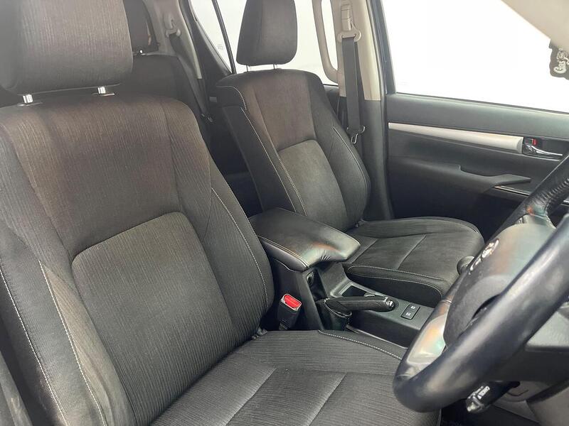 Toyota Hilux 2.4 D-4D Invincible 4WD Euro 6 (s/s) 4dr (TSS, 3.5t) - U186
