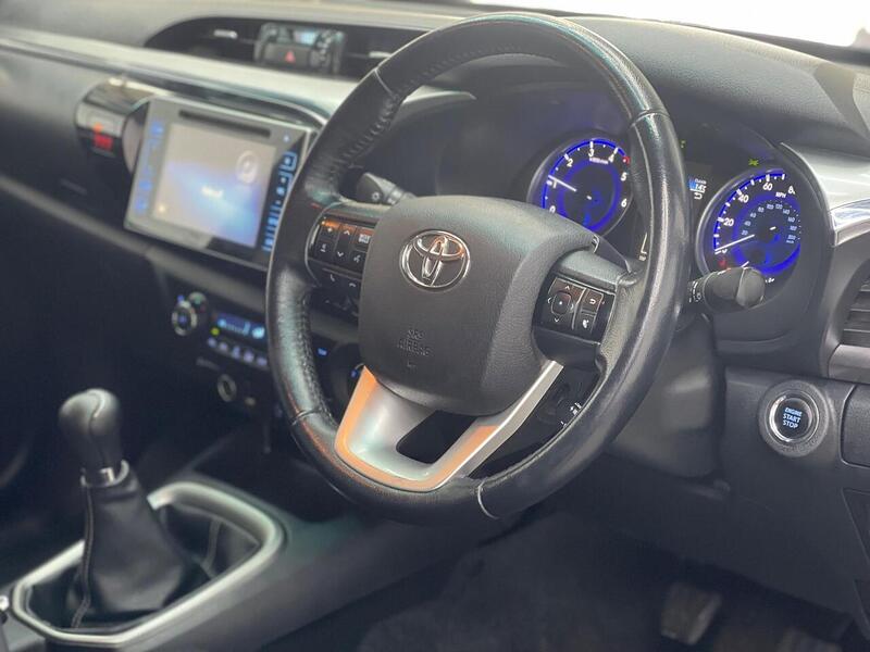 Toyota Hilux 2.4 D-4D Invincible 4WD Euro 6 (s/s) 4dr (TSS, 3.5t) - U186