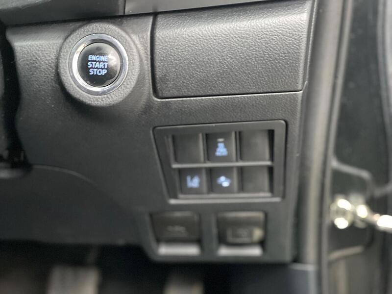 Toyota Hilux 2.4 D-4D Invincible 4WD Euro 6 (s/s) 4dr (TSS, 3.5t) - U186