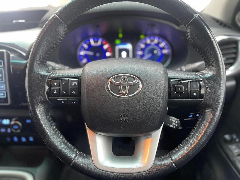 Toyota Hilux 2.4 D-4D Invincible 4WD Euro 6 (s/s) 4dr (TSS, 3.5t) - U186