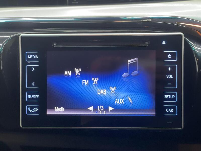 Toyota Hilux 2.4 D-4D Invincible 4WD Euro 6 (s/s) 4dr (TSS, 3.5t) - U186