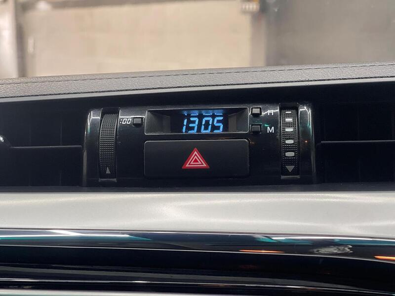 Toyota Hilux 2.4 D-4D Invincible 4WD Euro 6 (s/s) 4dr (TSS, 3.5t) - U186